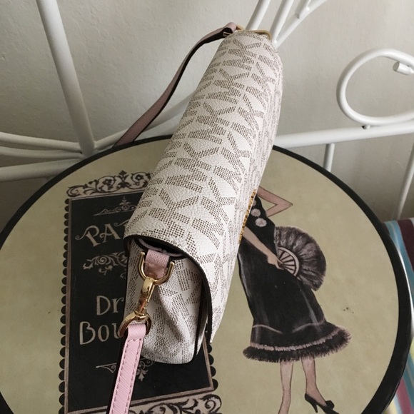 ***SOLD***NEW Michael Kors Crossbody Bag - Picture 8 of 8